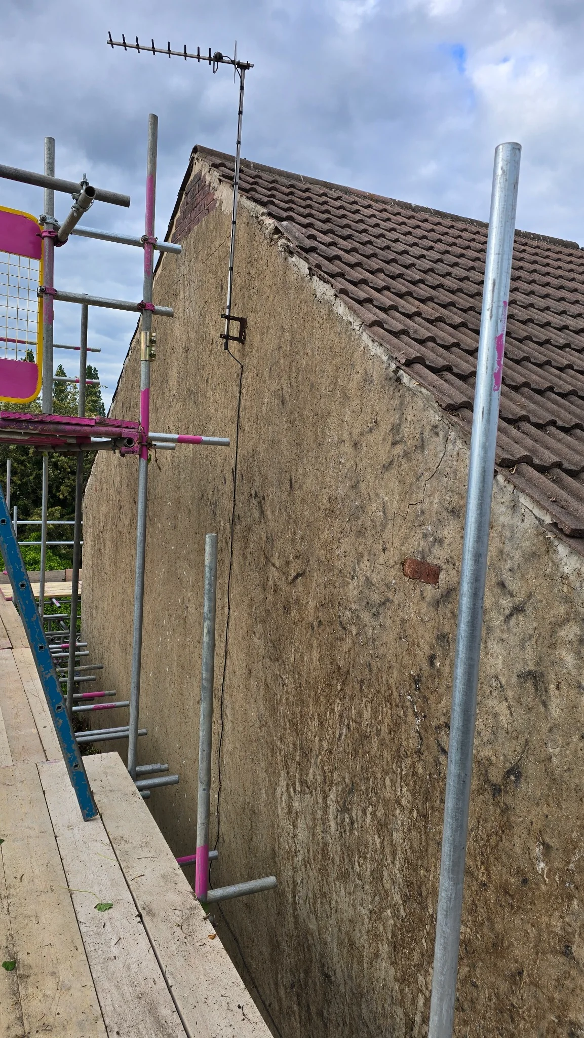 Wall and roofline cleared after scaffold ivy removal in Rotherham